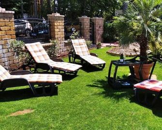 T7 Garden guest house - Siófok - Innenhof