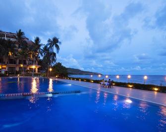 هون روم سنترال بيتش ريزورت - Mũi Né - حوض السباحة