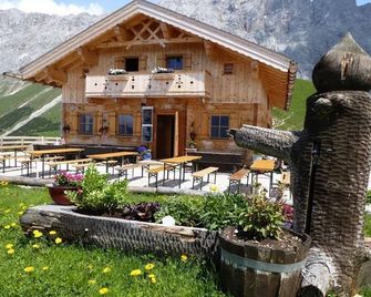 No. 5, apartment / 1 bedroom / shower, WC - Haus Schönberg - Leutasch - Building