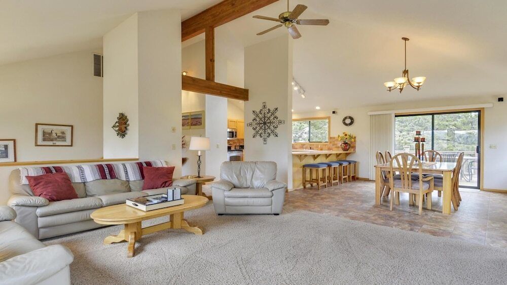 White Elm 28 - Sunriver - Living room