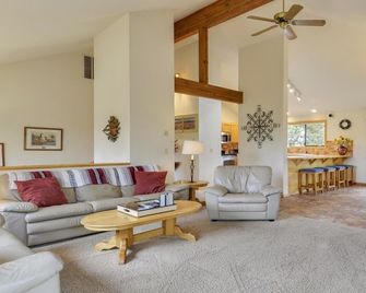 White Elm 28 - Sunriver - Living room
