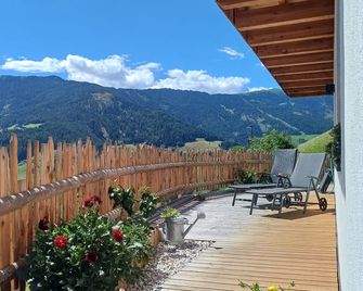 Stay calm! Family-Friendly Apartment in Val Badia: Experience the Dolomites - Mareo - Balcony