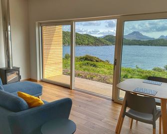 New Luxury 1 bedroom house with breathtaking ocean + mountain views. West bothy - Gairloch - Wohnzimmer