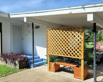 Spacious Studio with a Large Soaking Tub - Pensacola - Bâtiment
