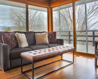 Recently Renovated Private Chic Modern Mountain Home - Warren - Living room