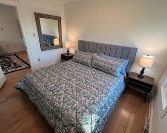 Farm Fresh Escape! 3br Rural Retreat With Modern Amenities – Savanna, Il - Savanna - Habitación