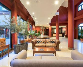 Escape to a Spacious Room Surrounded by Beautiful Gardens - Cebreros - Лоббі