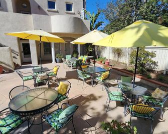 Santa Paula Inn - Санта-Паула - Патіо