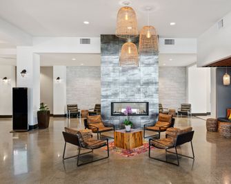 Hotel Indigo Seattle Everett Waterfront By IHG - Everett - Lobby