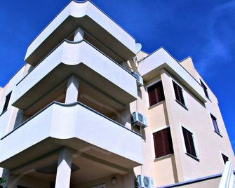 Maru Apartments - Novalja - Edificio