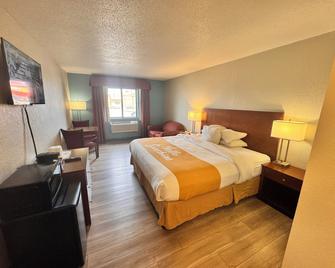 Days Inn by Wyndham Salina I-70 - Salina - Habitación