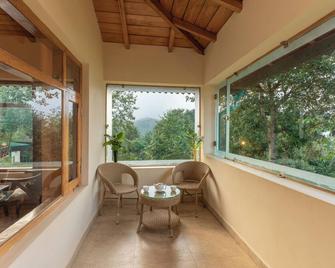 Oak Climbing Resort - Bhimtal - Balkon