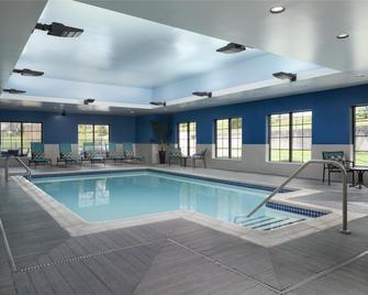 Hampton Inn & Suites Yonkers - Westchester - Yonkers - Piscina