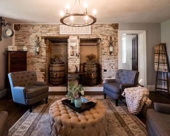 Wild Wisteria - Chadds Ford - Living room