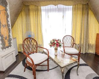 Columba Livia Guesthouse - Palanga - Olohuone