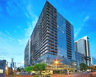 Cosy 1BD Apt with Dedicated Car Park & Int/Netflix - Melbourne - Building