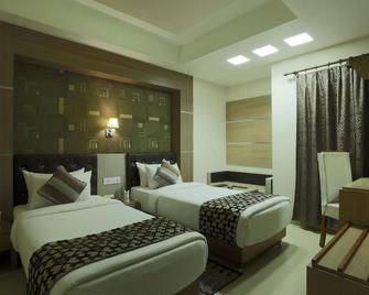 Hotel SJ International - Guwahati - Bedroom