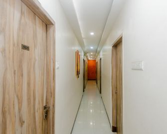 Hotel O Blue Pearl Residency Near Chhatrapati Shivaji International Airport - Bombay - Pasillo