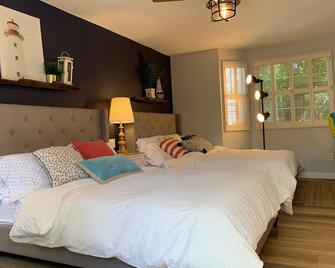 New cozy studio, 2 queen beds, kitchen, walk to water! - San Diego - Phòng ngủ