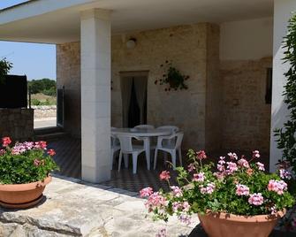 B&B Trulli Dal Conte - Locorotondo - Terasa