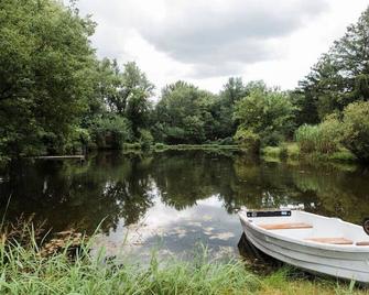 Cottage With Pond At Hidden Creek Estate - Roscoe - Outdoors view