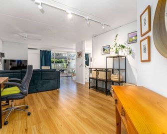 New to VRBO: Stylish apt facing the historic Telopea Park - Kingston - Pokój dzienny