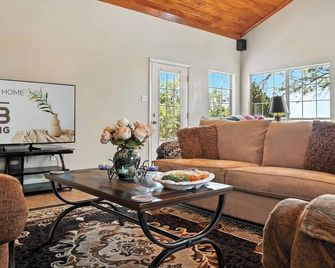 Rock Cottage - Charming Texas Country Retreat - Sweetwater - Wohnzimmer