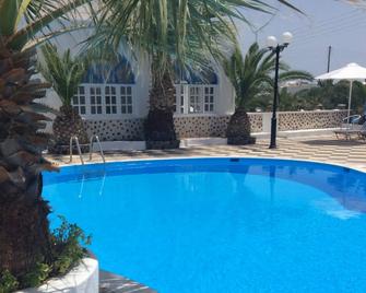 Blue Life Hotel - Perissa - Havuz