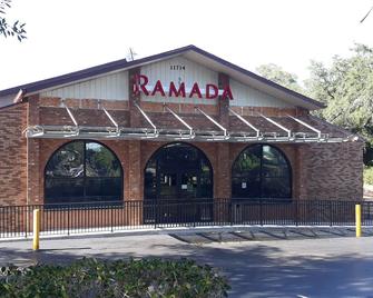 Ramada by Wyndham Temple Terrace/Tampa North - Tampa - Building