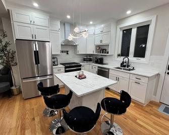Family Vacation Modern Norwood - Norwood - Kitchen