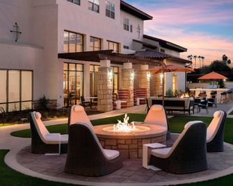 Residence Inn by Marriott Santa Barbara Goleta - Goleta - Patio