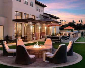 Residence Inn by Marriott Santa Barbara Goleta - גולטה - פטיו