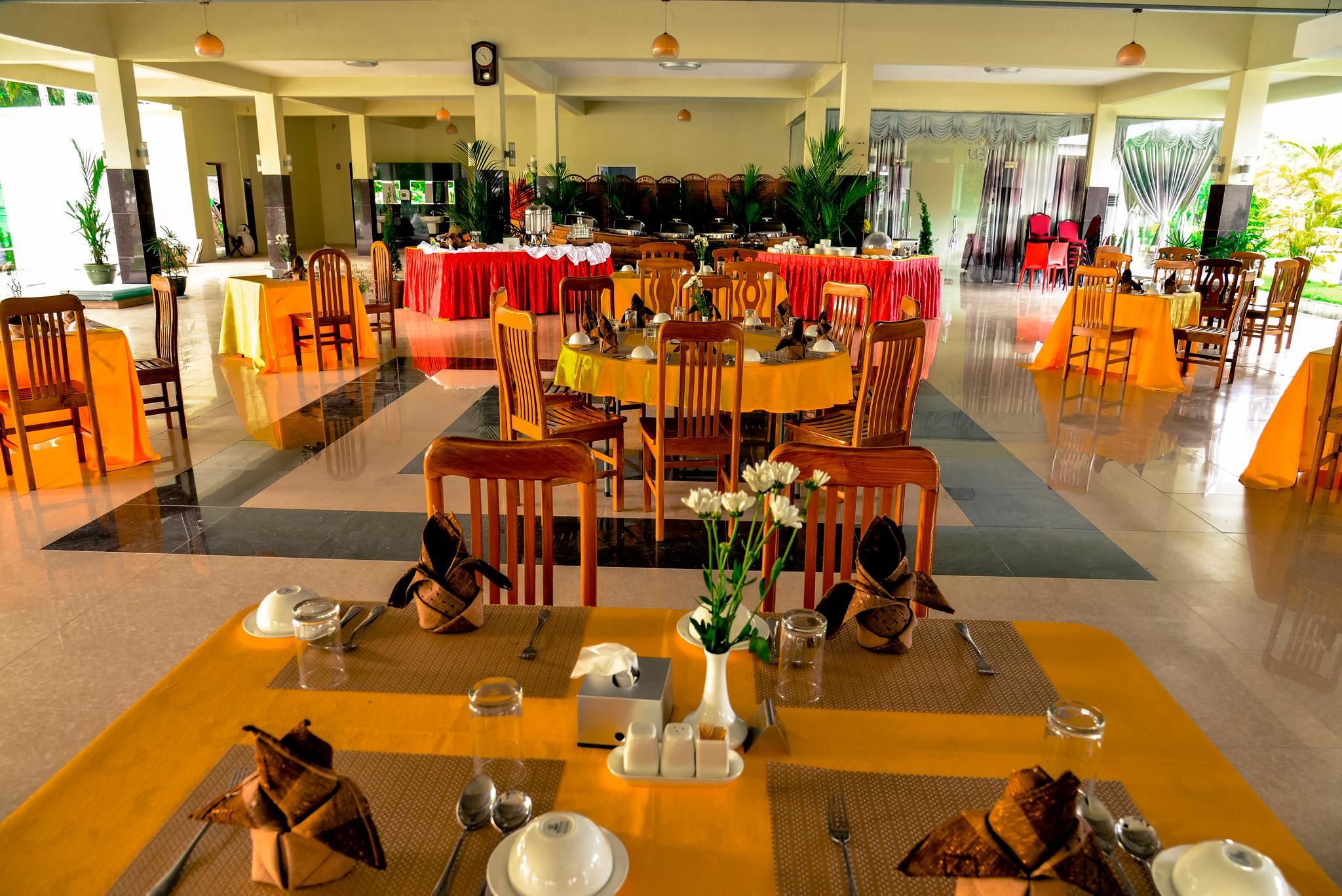 Ocean Blue Ngwe Saung Beach Hotel