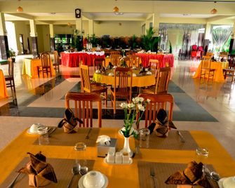 Ocean Blue Ngwe Saung Beach Hotel - Ngwesaung - Ресторан