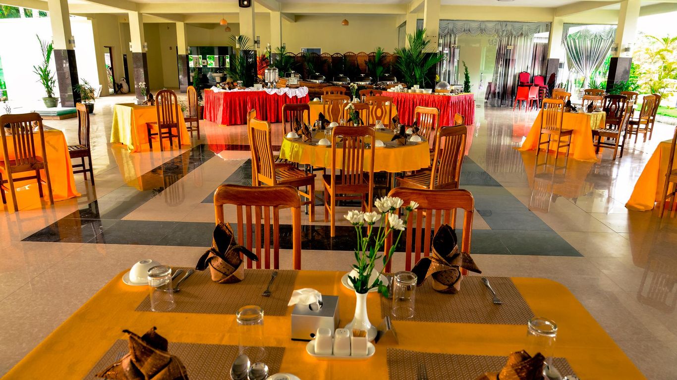 Ocean Blue Ngwe Saung Beach Hotel