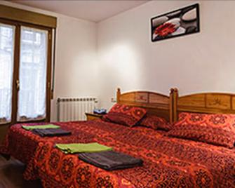 Hostal La Plaza - Puente La Reina - Slaapkamer