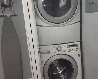 Cozy studio with separate entrance - Aurora - Lavandería