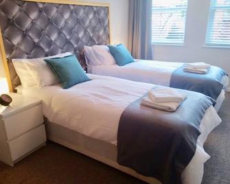 Two Bed Apartment Leamington Spa/Warwick/Kenilworth/Stratford Upon Avon Parking - Leamington Spa - Bedroom