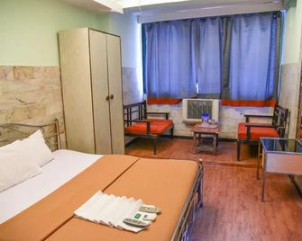Evergreen Hotel - Mumbai - Bedroom