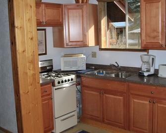 Beautiful, Dog Friendly Creekside Property with Cottage- 4 Bedroom, 3 Bath Home - Bayfield - Cocina