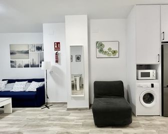 Los Tilos Suites-Vialia - Málaga - Living room