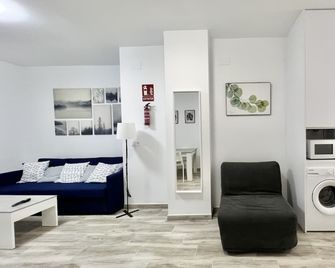 Los Tilos Suites-Vialia - מלאגה - סלון
