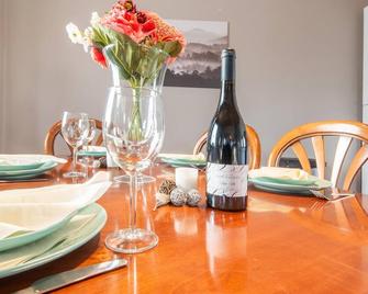 Charming holiday home in Léglise with garden - Ebly - Comedor