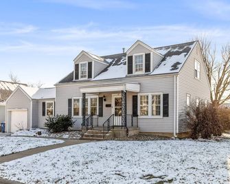 4 Bedroom Wentzville Adventure Sleeps 12 - Wentzville - Gebäude