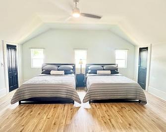 Spacious 4BR Downtown Clanton Retreat Walk to Shops & Dining, Sleeps 12 - Clanton - Ložnice