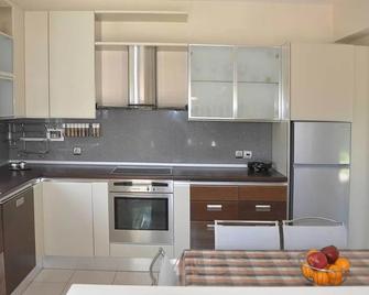 Beautiful house with garden in Rhodes - Ialysos - Kitchen