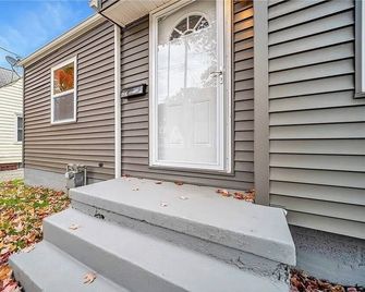 3-bedroom house in brilliant Painesville with AC and fitness room - Painesville