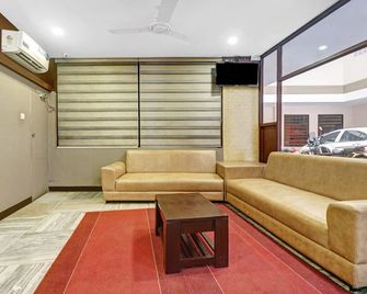Treebo Darwesh Residency - 500m from Railway Station - Calicut - Huiskamer