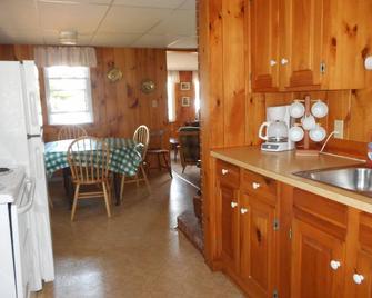 Pine Cove Cottage - Quaint Cottage on shores of Pemaquid Lake - Damariscotta - Dining room