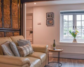 1 bedroom accommodation in Findon, near Worthing - Findon - Living room